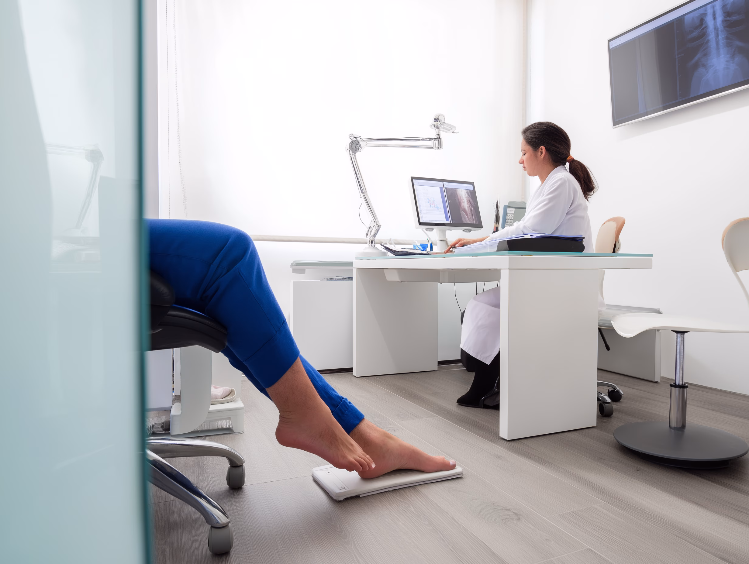 Estudio biomecanimo del pie por podologo Patraix